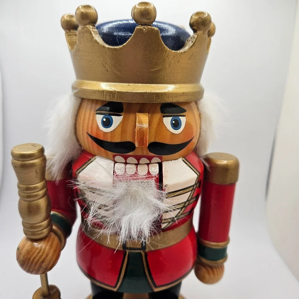 Vintage Wooden King Nutcracker 8